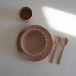 Toddler's dinnerware set, rye